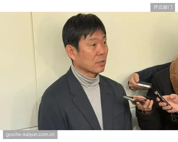 森保一公布世界杯最终名单，富安健洋伤愈回归将加固阿贾克斯双中卫防线。